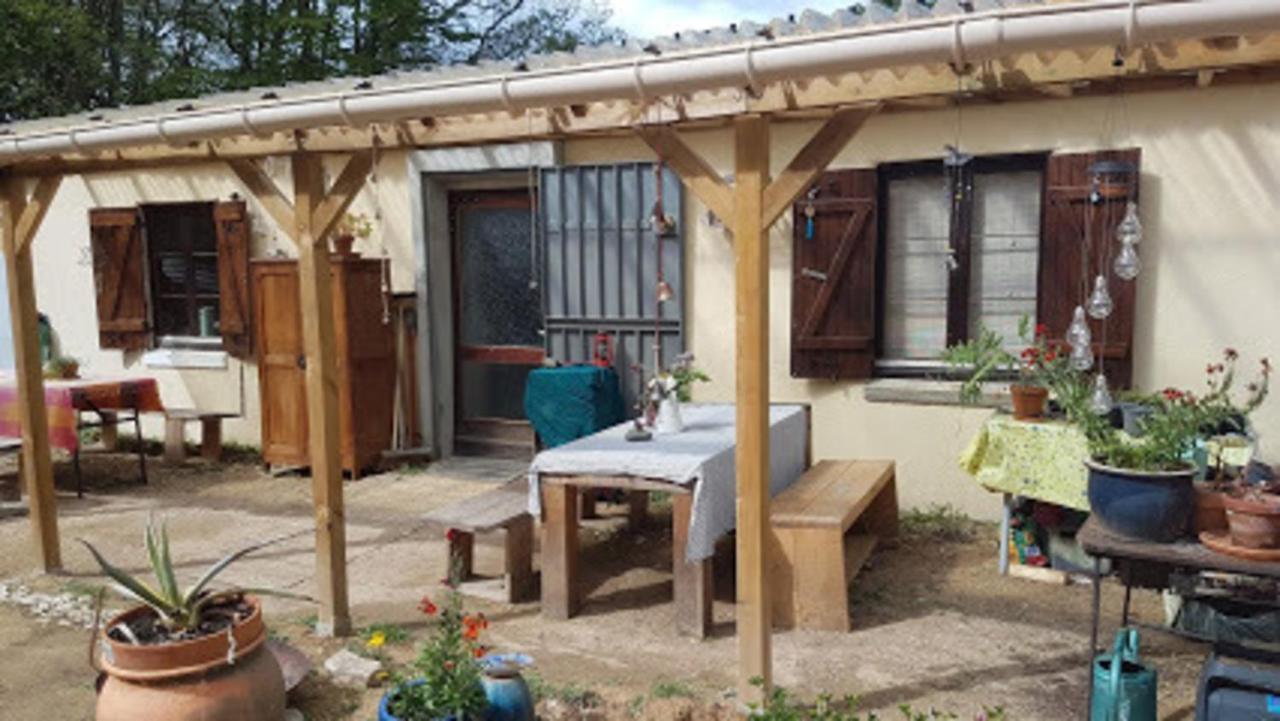 Lovely 2-Bed Shepherds Hut In A Forest Sougeres-en-Puisaye ภายนอก รูปภาพ