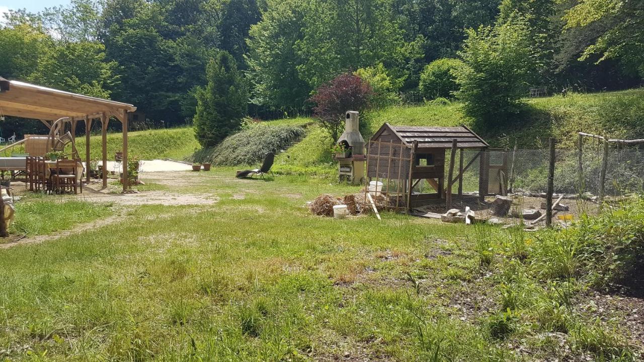 Lovely 2-Bed Shepherds Hut In A Forest Sougeres-en-Puisaye ภายนอก รูปภาพ