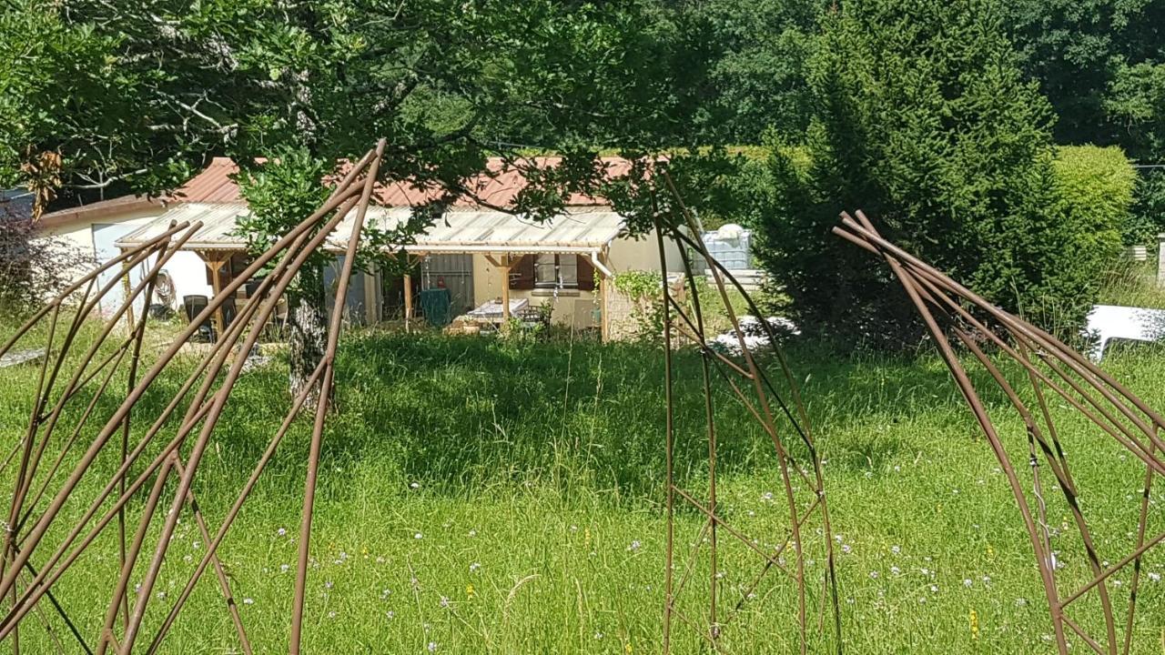 Lovely 2-Bed Shepherds Hut In A Forest Sougeres-en-Puisaye ภายนอก รูปภาพ