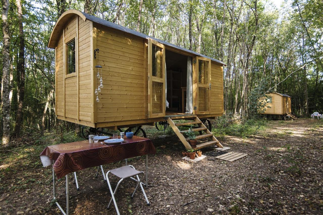 Lovely 2-Bed Shepherds Hut In A Forest Sougeres-en-Puisaye ภายนอก รูปภาพ